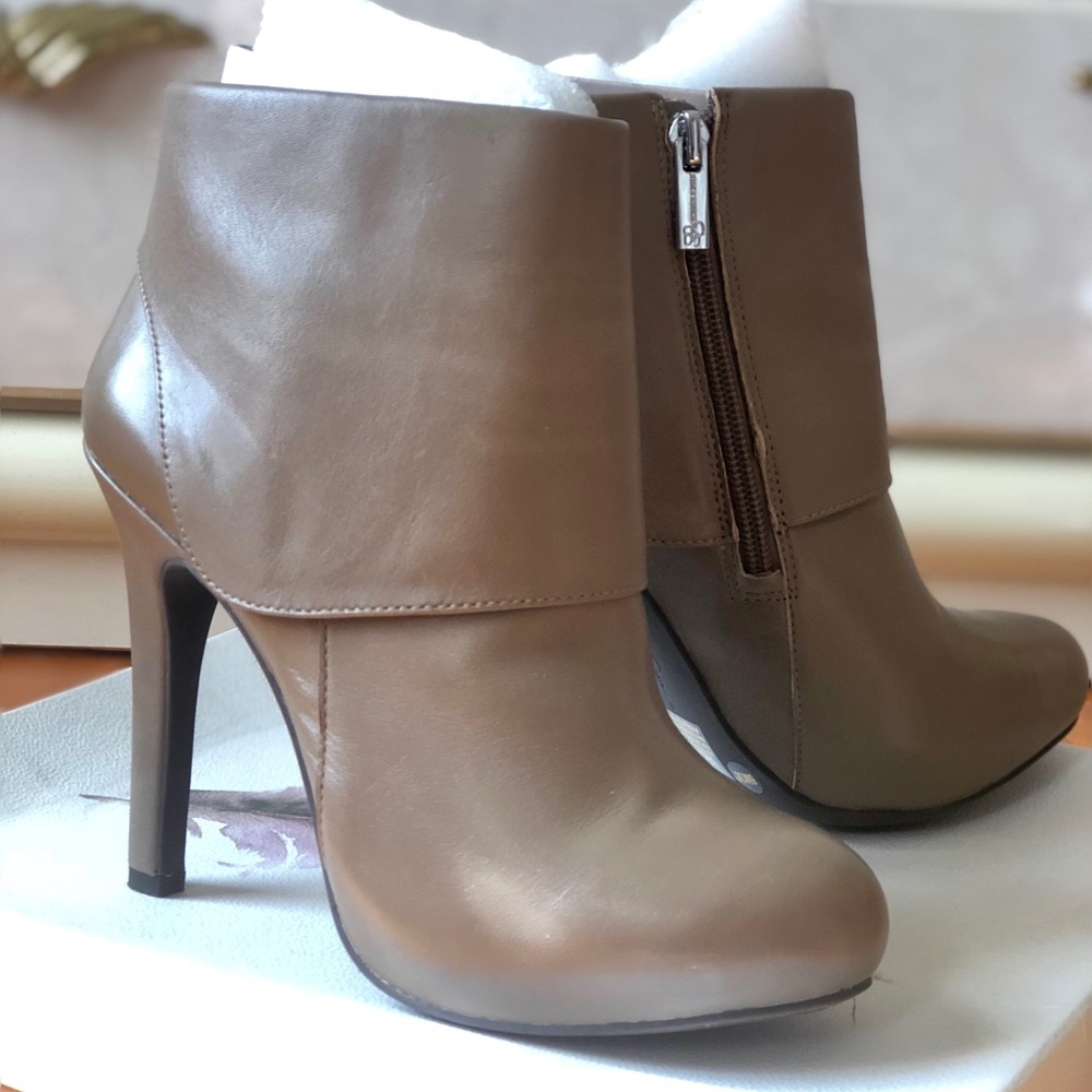 Size 6M Jessica Simpson JS-ADDEY booties